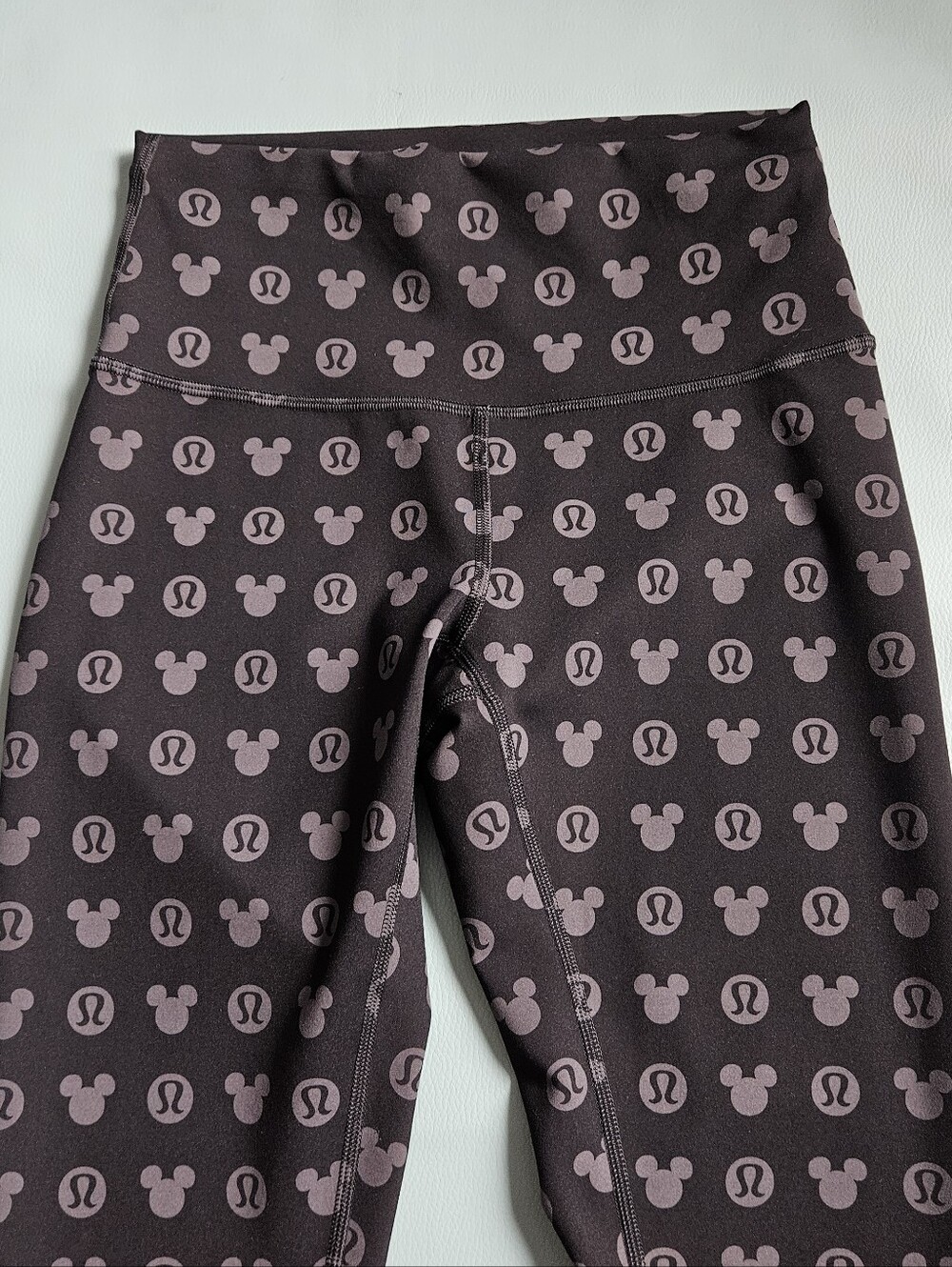 Disney x Lululemon *Wunder Train High-Rise Tight 25" Disney Classic Black - Picture 9 of 10